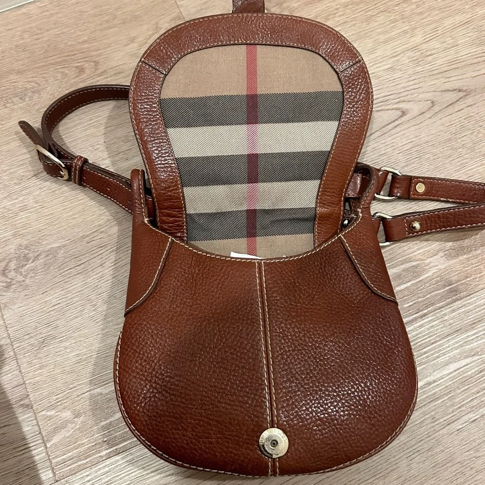 Burberry Leather Crossbody Saddle Bag Purse - Picture 13 of 16